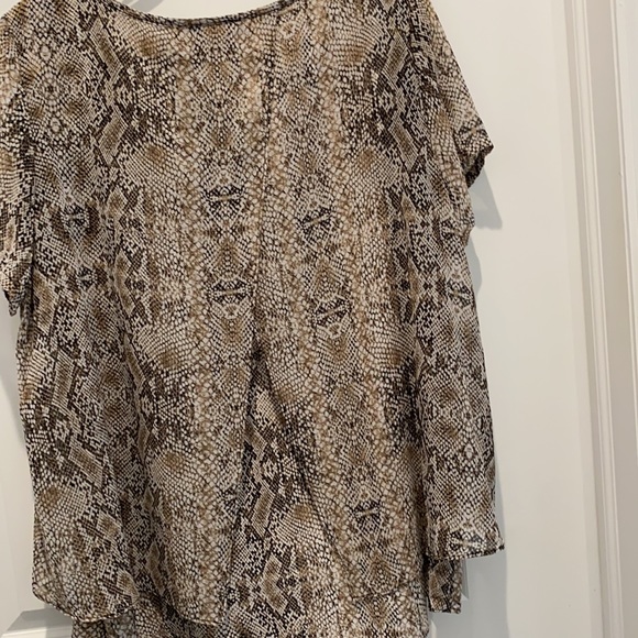 Snake skin print pull over blouse - Picture 3 of 6